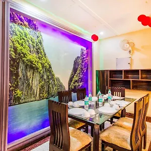 Hotel Fabhotel Maniram Palace ***